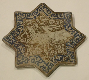 Iran, Ilkhanid Star Tile, 13th–14th century. Sailko, CC 2.5 Generic. Via Wikimedia Commons. This and the following image of contemporaneous decorative ceramics, with animals and flowers, are the kinds of works we shared with our students to allow them to engage in comparative visual analysis.